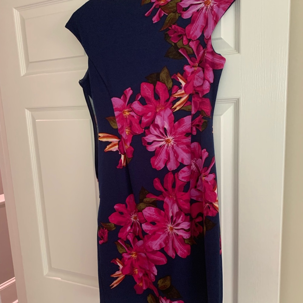 Beautiful dress from Bloomingdales. Size 6